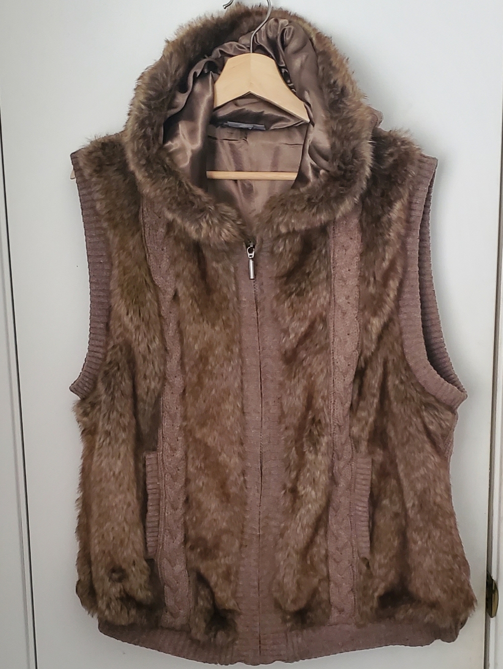 Roz & Ali Faux Fur Trim Hooded Tan And Brown Front Zip Vest Women's Size L